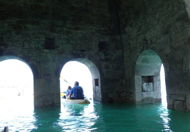 Arcos de la iglesia de Mediano en el embalse